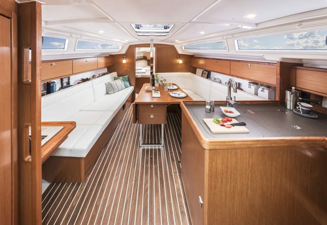 Bavaria C34_Interior - 18.jpg