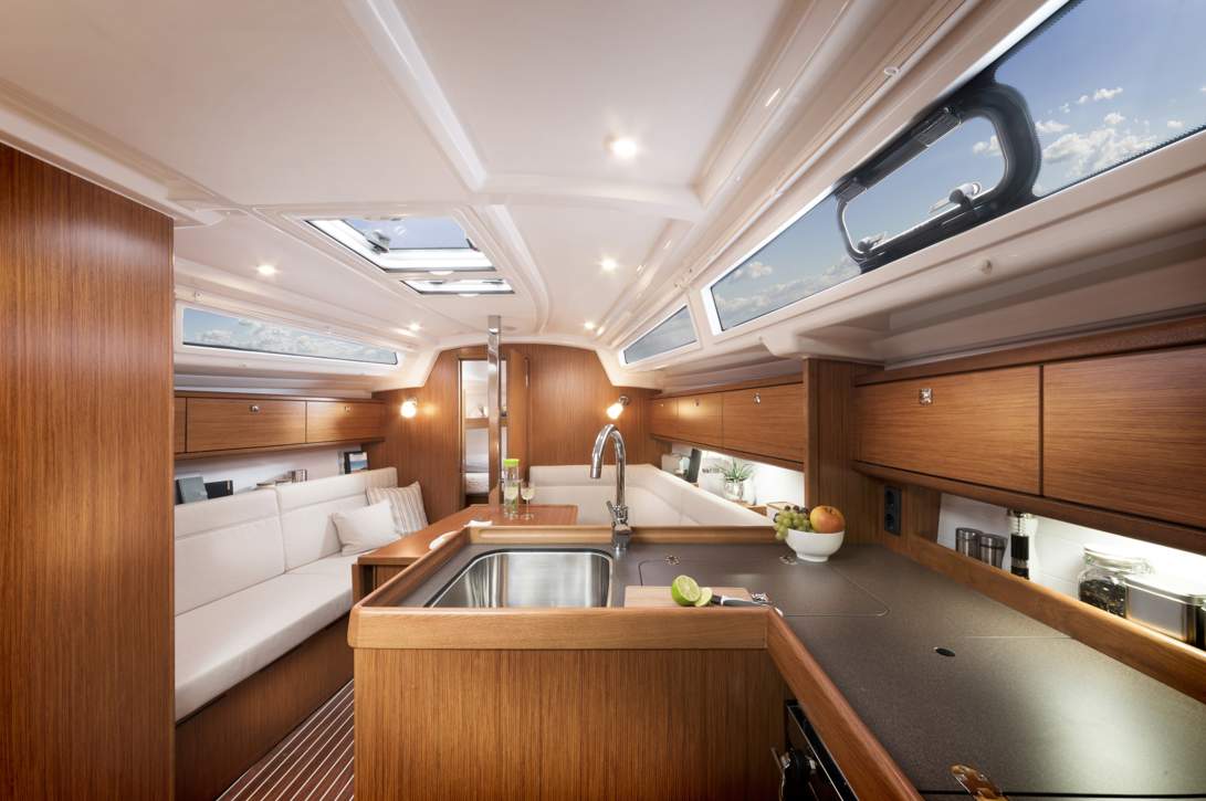 Bavaria C34_Interior - 16.jpg