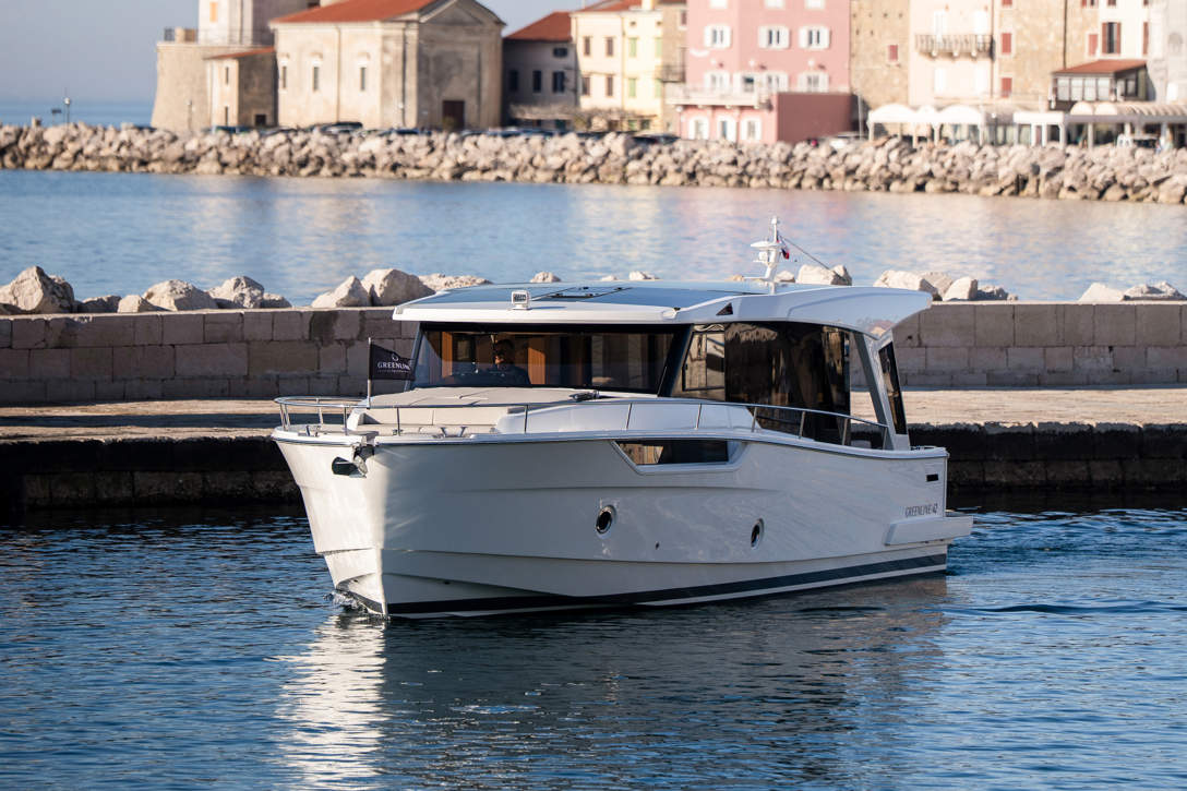 Greenline 42 Exterior 2 A