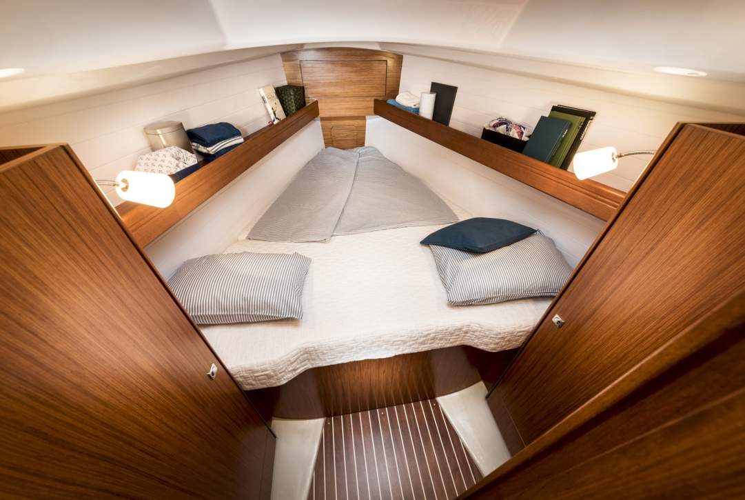 Bavaria C34_Interior - 13.jpg