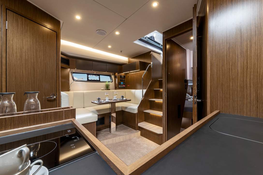 Bavaria SR41 Interior - 8.jpg