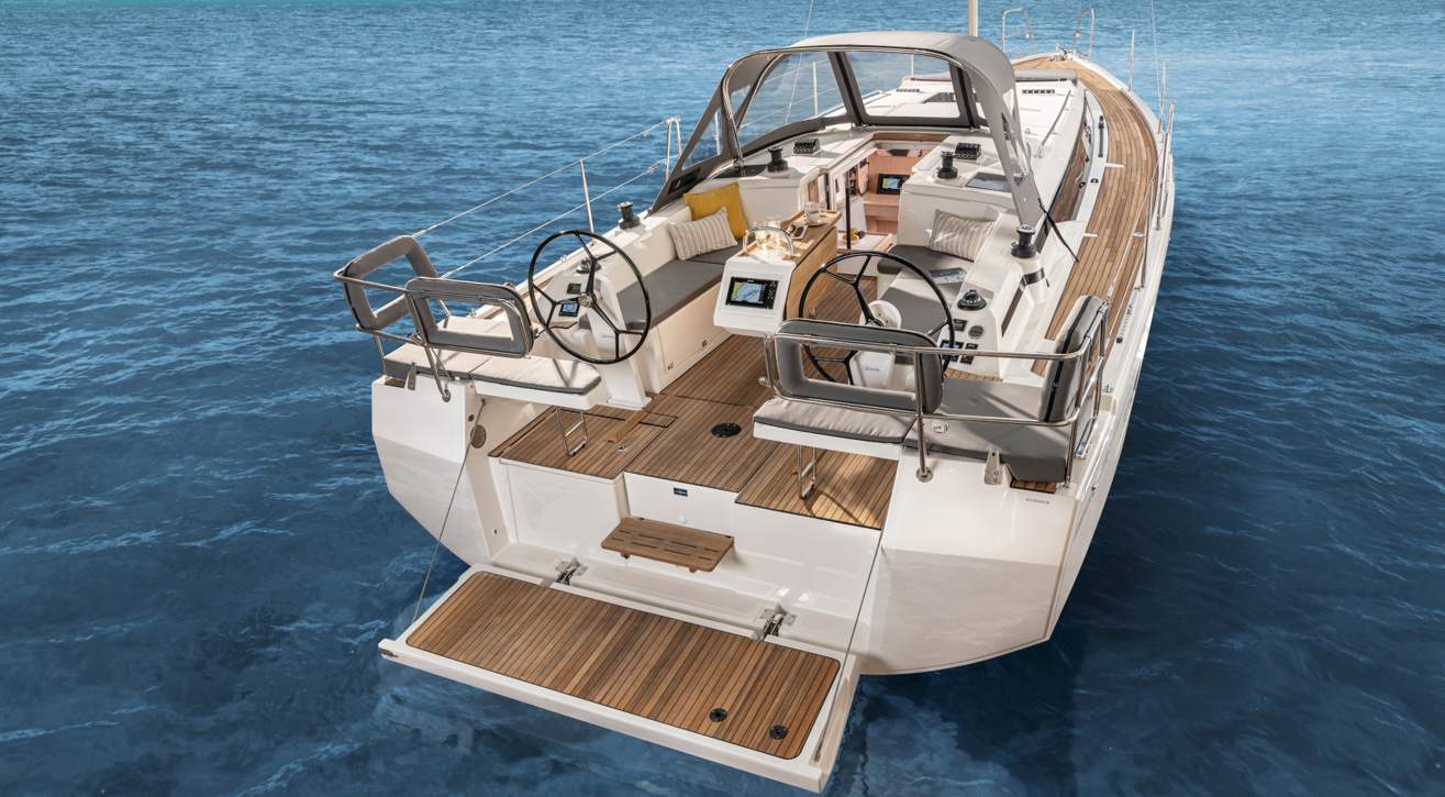 Bavaria C38 Exterior - 3.jpg