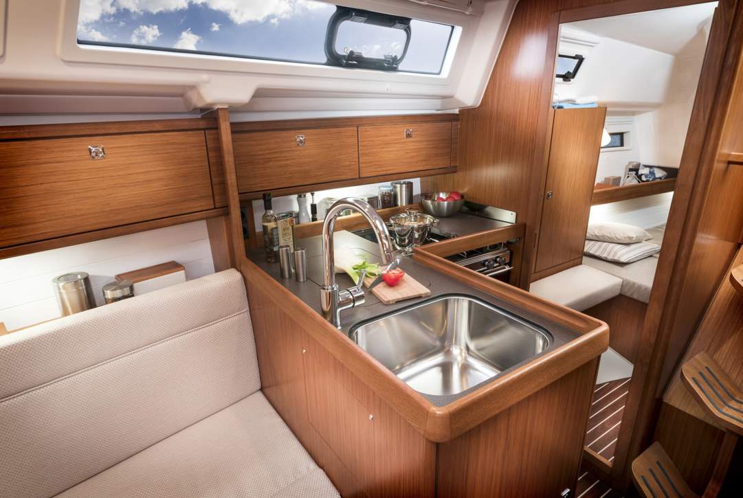 Bavaria C34_Interior - 14.jpg