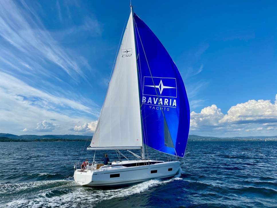 Bavaria C42 Exterior - 14.jpg