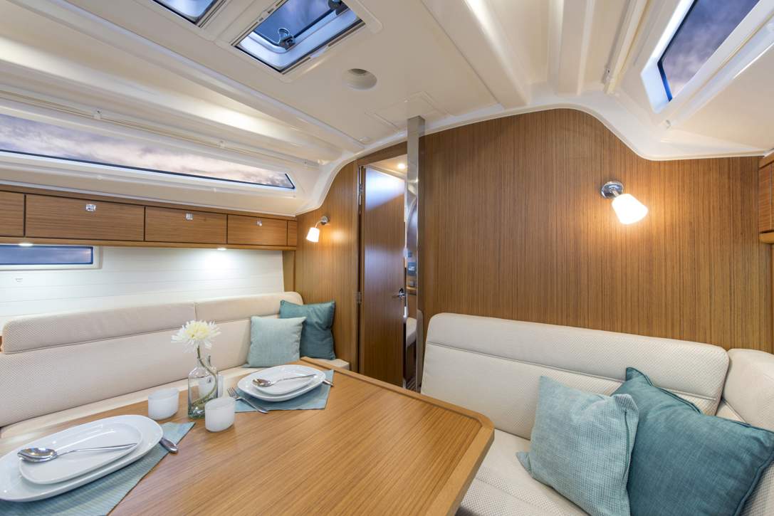 Bavaria C37_Interior - 8.jpg