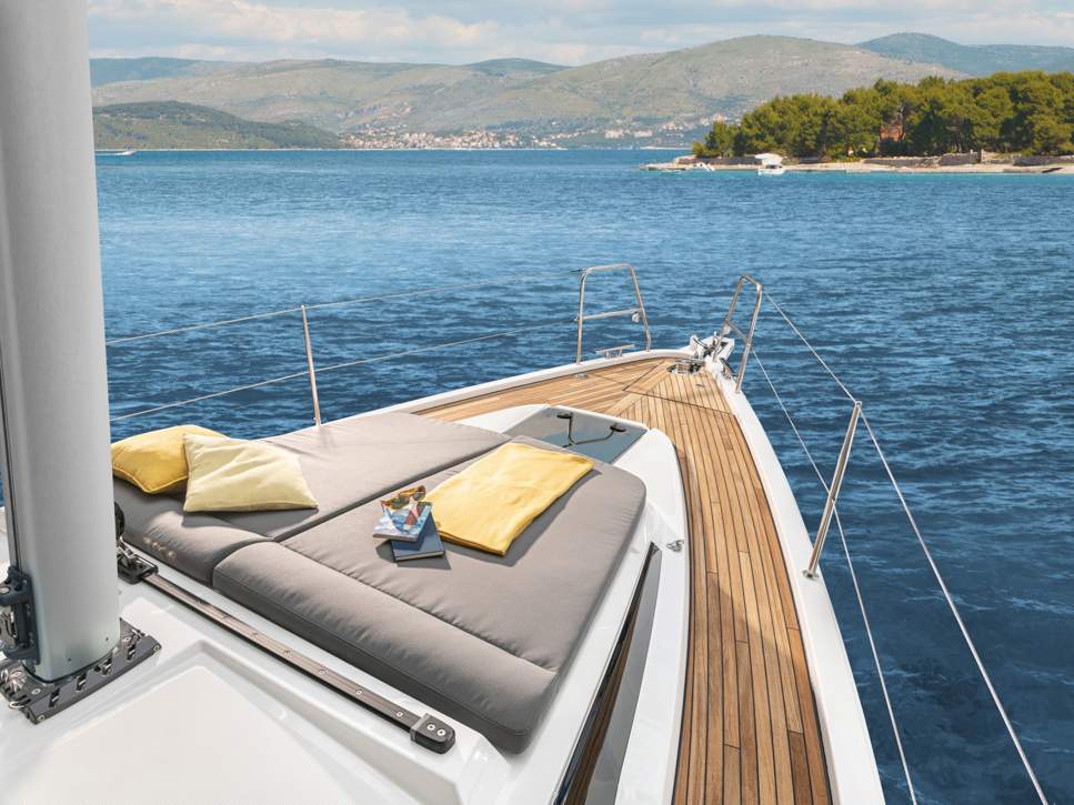 Bavaria C38 Exterior - 5.jpg