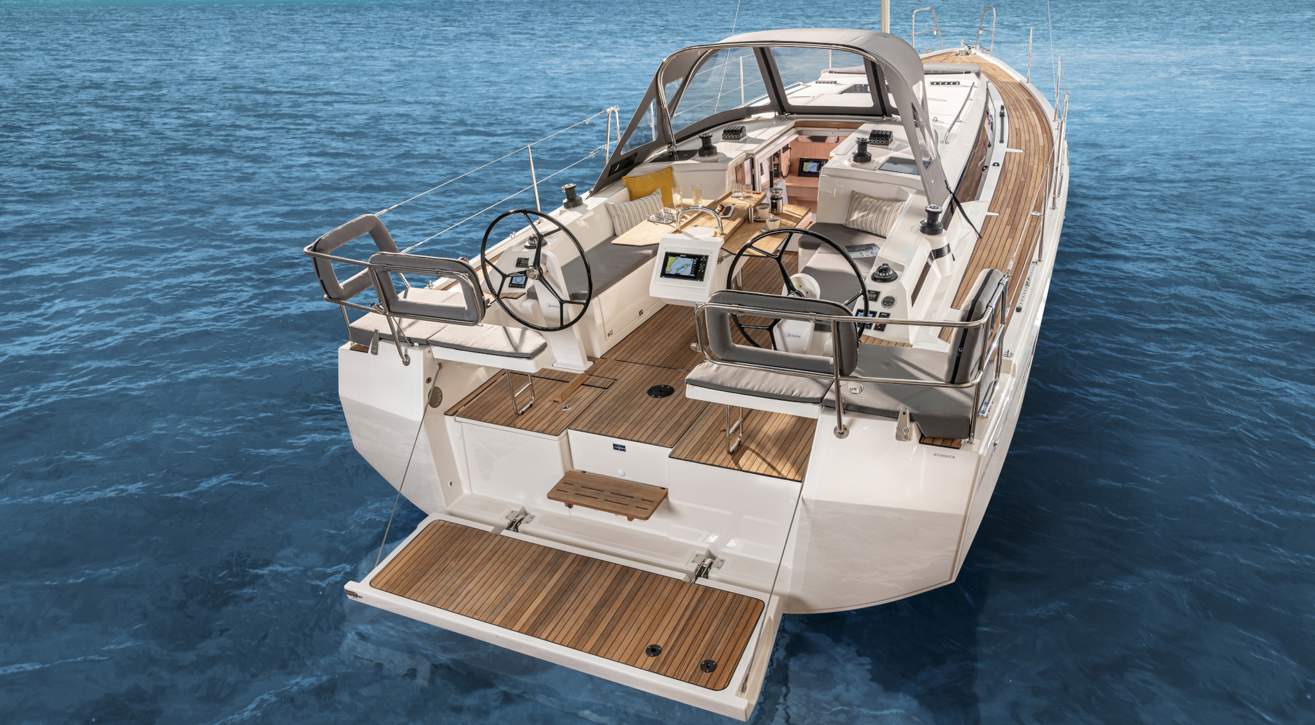 Bavaria C38 Exterior - 4.jpg