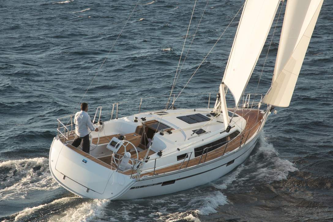 Bavaria C37_Exterior - 2.jpg