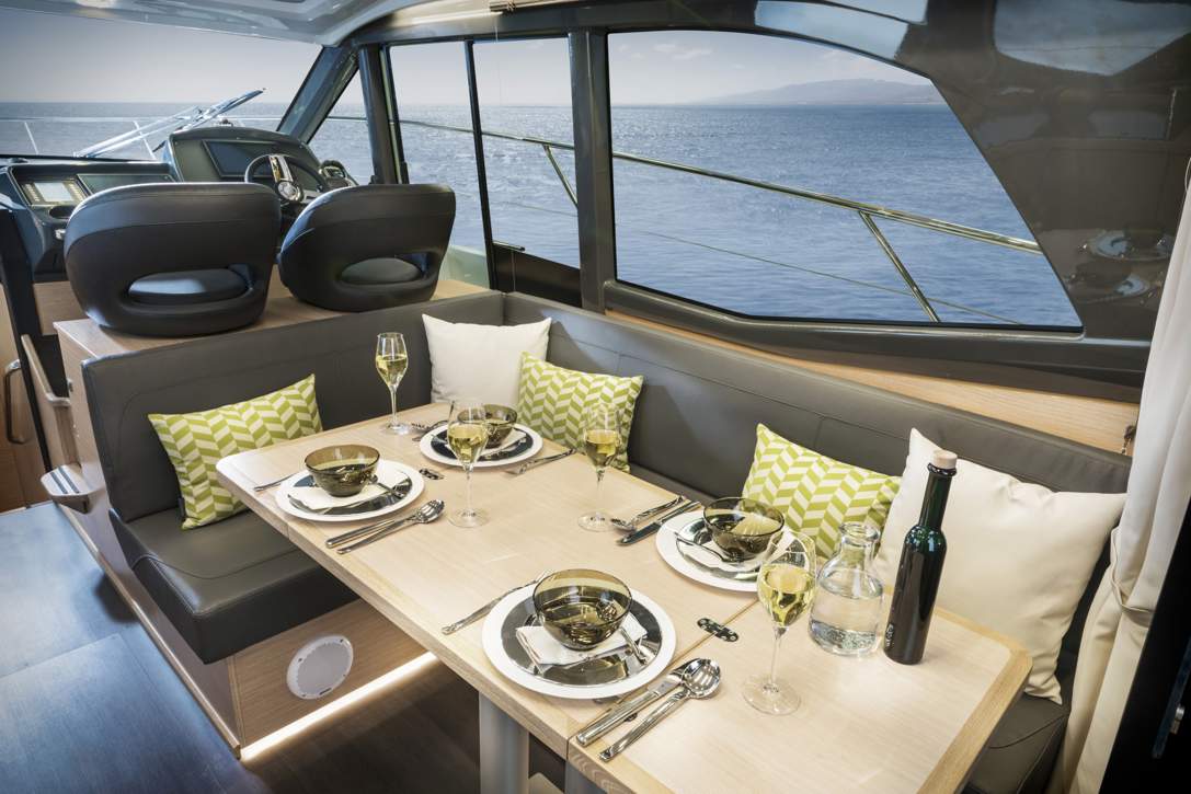 Bavaria R40 Coupe_Interieur - 11.jpg