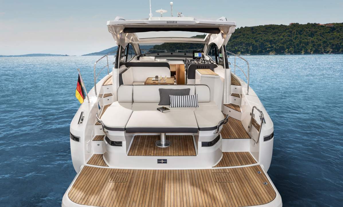 Bavaria SR41 Exterior - 20.jpg
