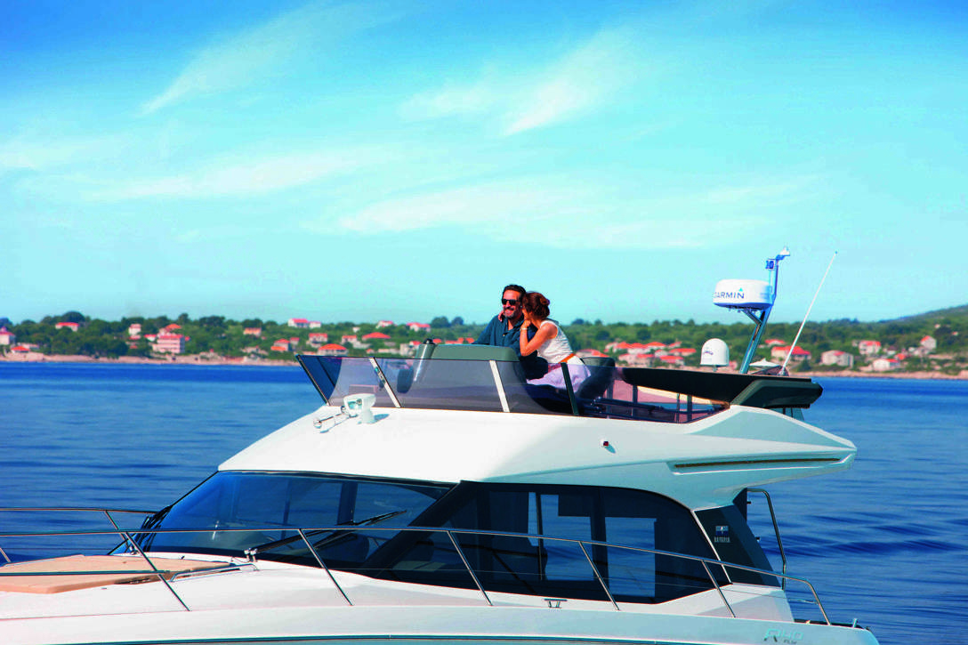 Bavaria R40 Fly_Exterior - 18.jpg