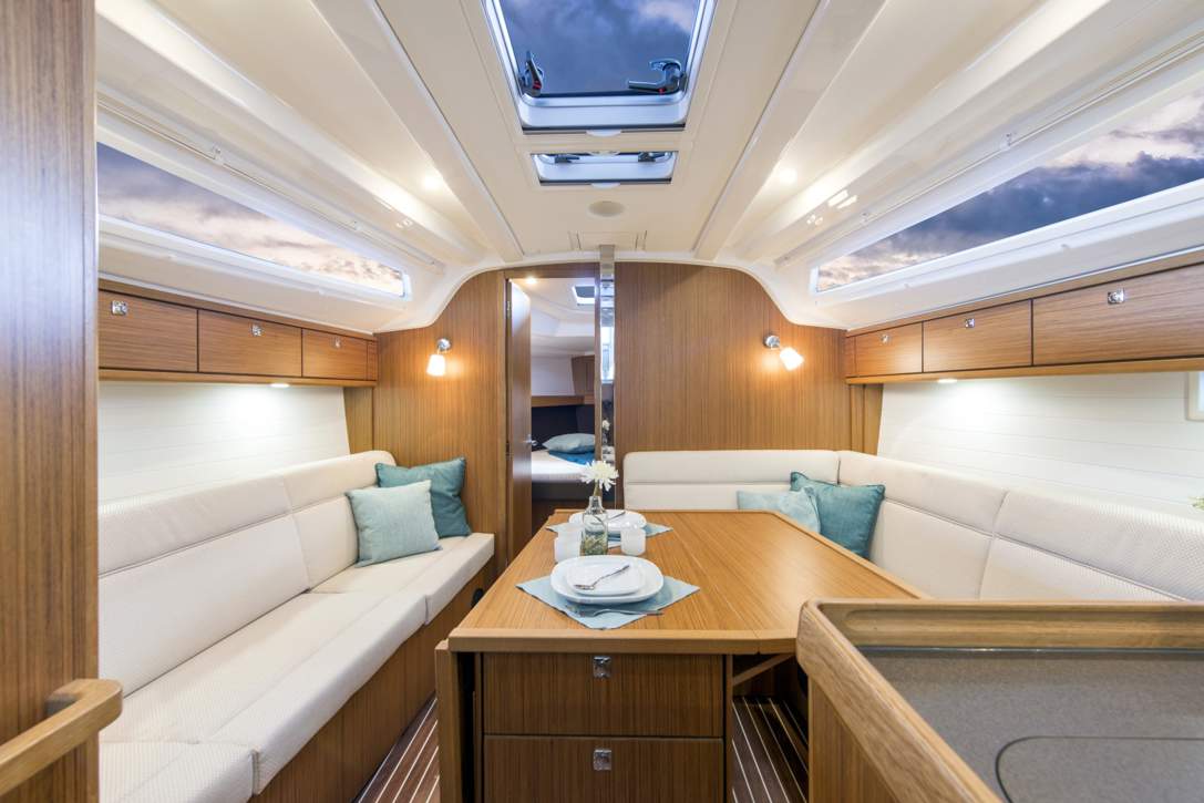 Bavaria C37_Interior - 2.jpg