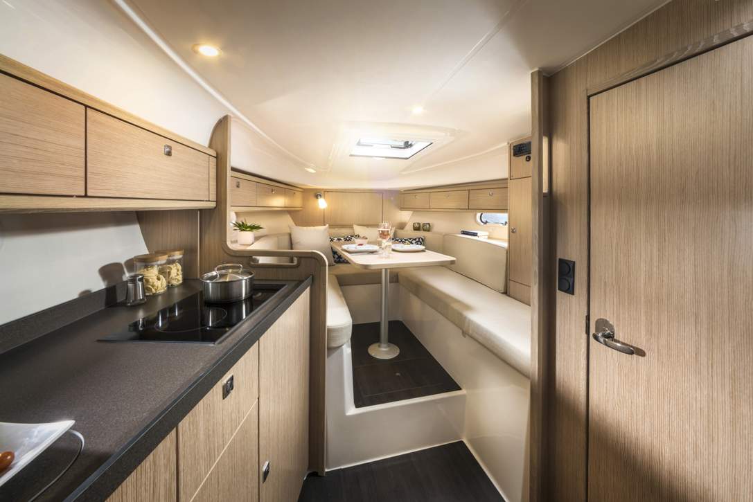 Bavaria S29_Interior - 1.jpg