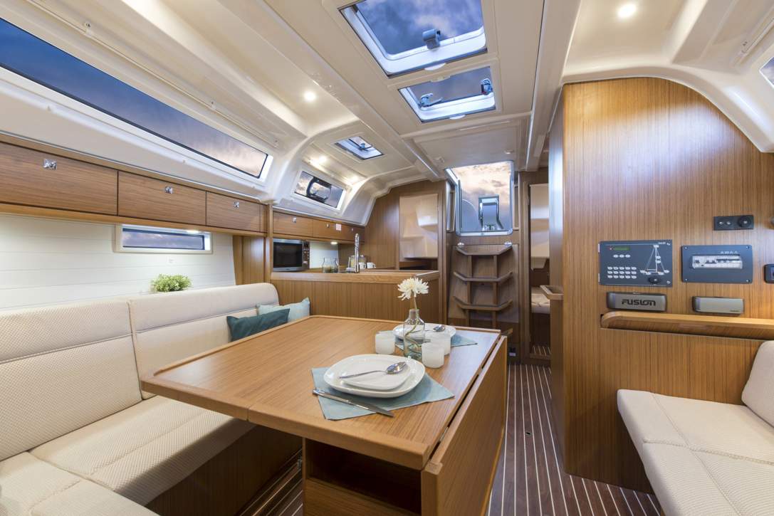 Bavaria C37_Interior - 5.jpg
