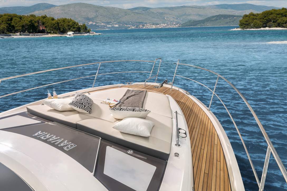 Bavaria SR41 Exterior - 34.jpg