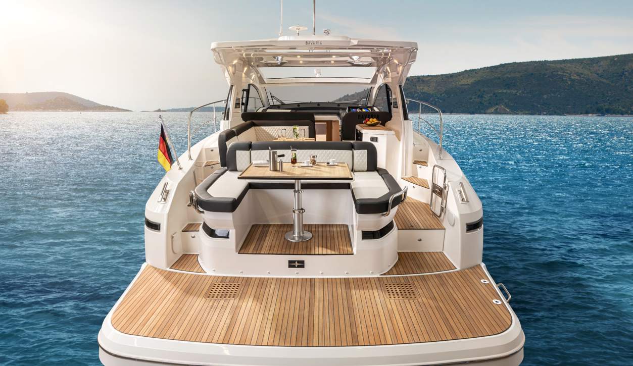 Bavaria SR41 Exterior - 1.jpg