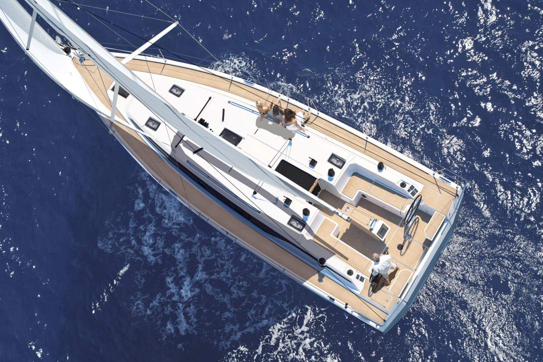 Bavaria C42 Exterior - 3.jpg