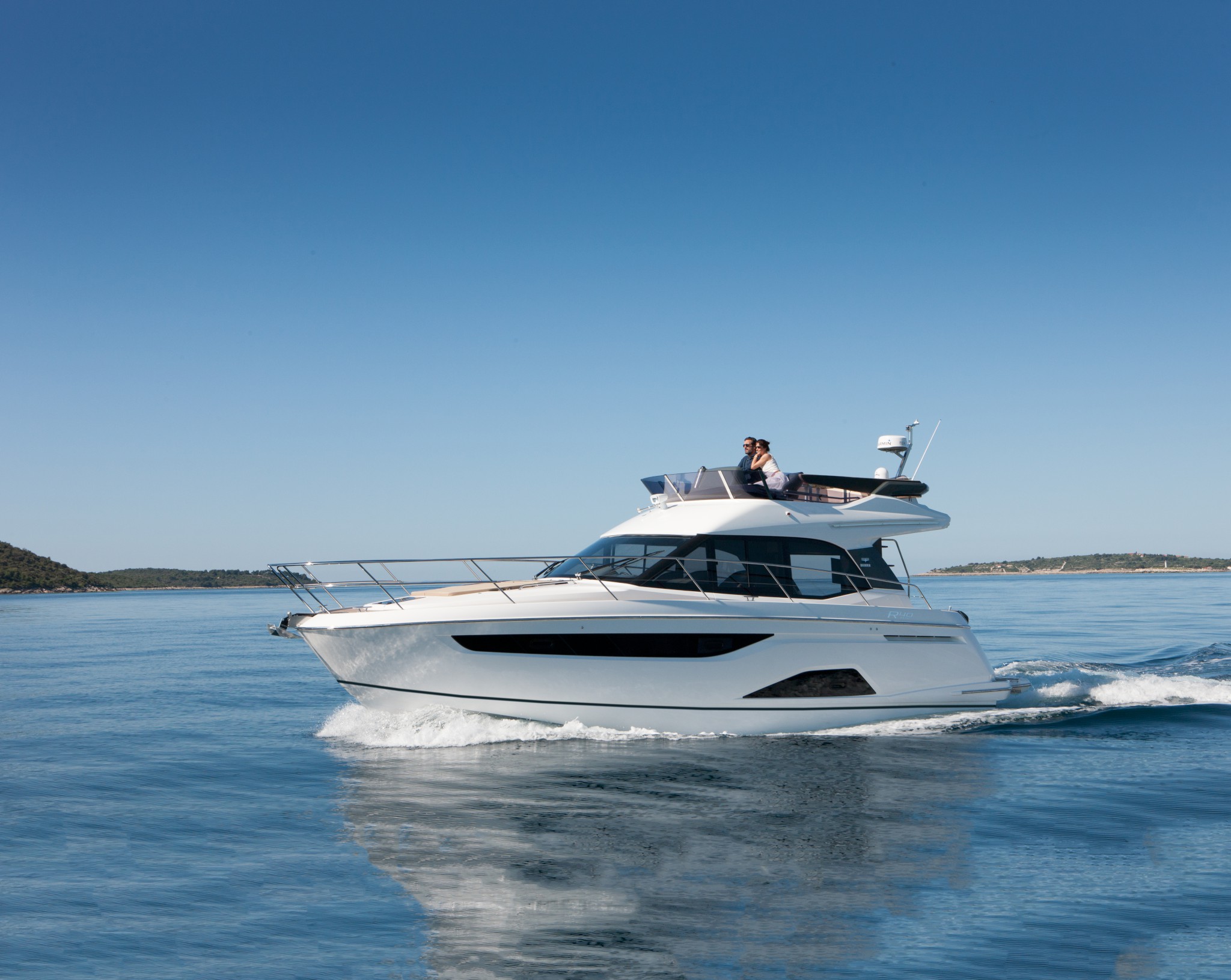 Bavaria R40 Fly_Exterior - 1.jpg
