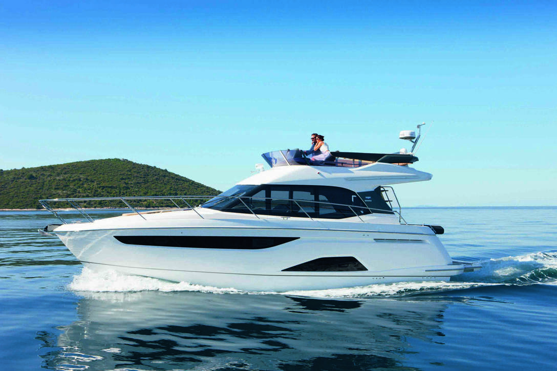 Bavaria R40 Fly_Exterior - 7.jpg