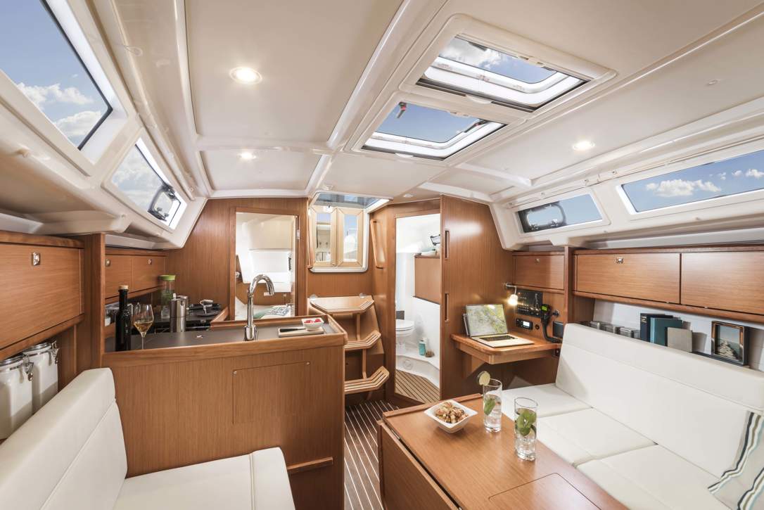 Bavaria C34_Interior - 19.jpg