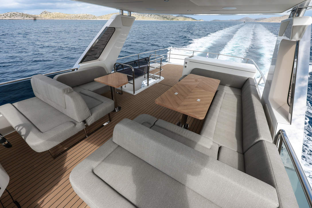 GL58 Fly Flybridge