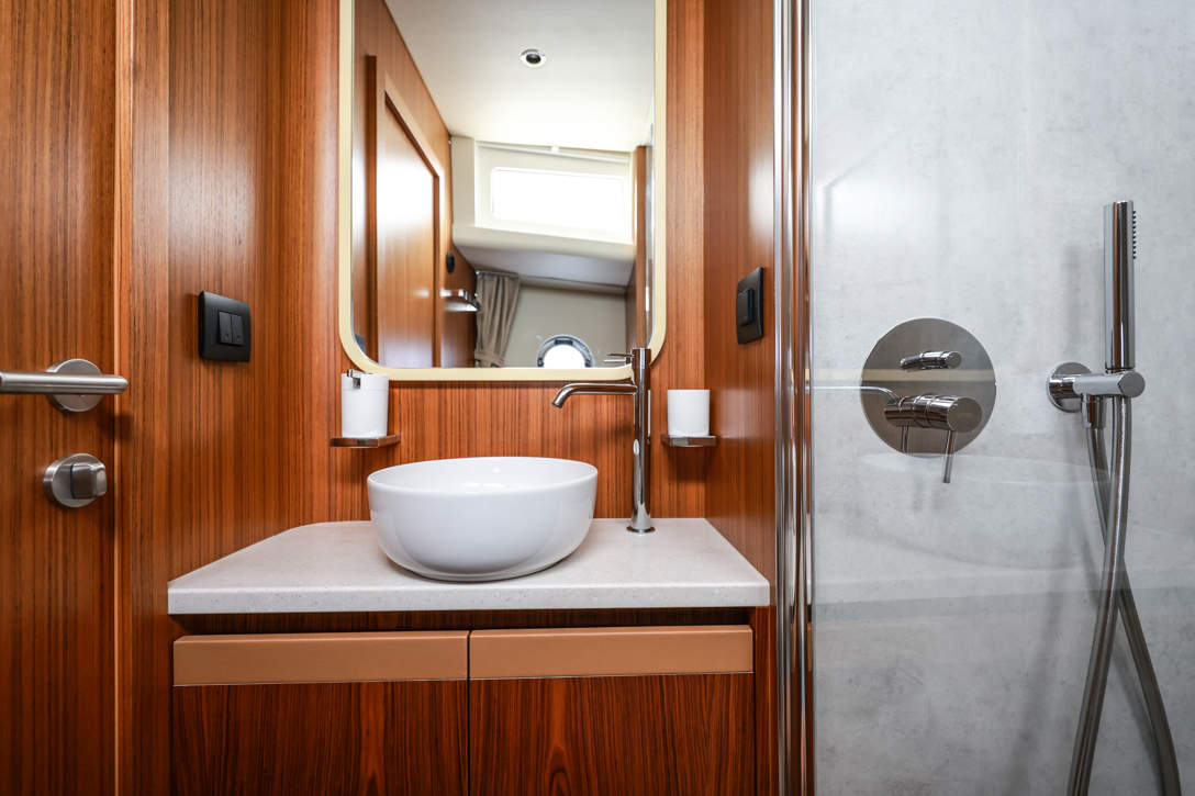 GL58 Fly Interior Bathroom 2