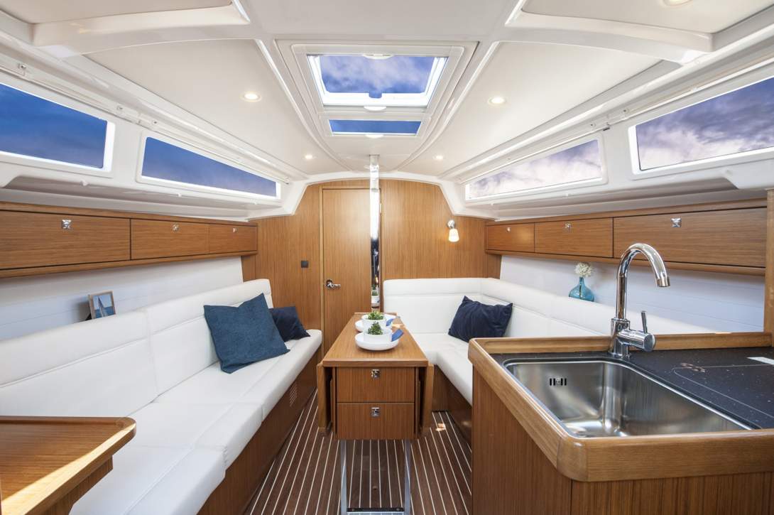 Bavaria C34_Interior - 7.jpg