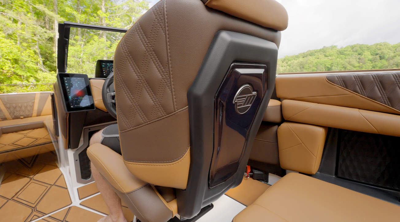 Rear Helm Seat Detail