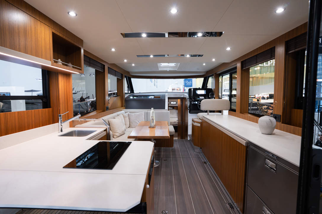 GL42 Interior 5