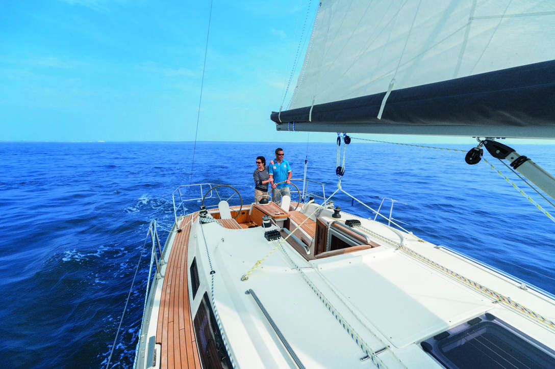 Bavaria C34_Exterior - 11.jpg