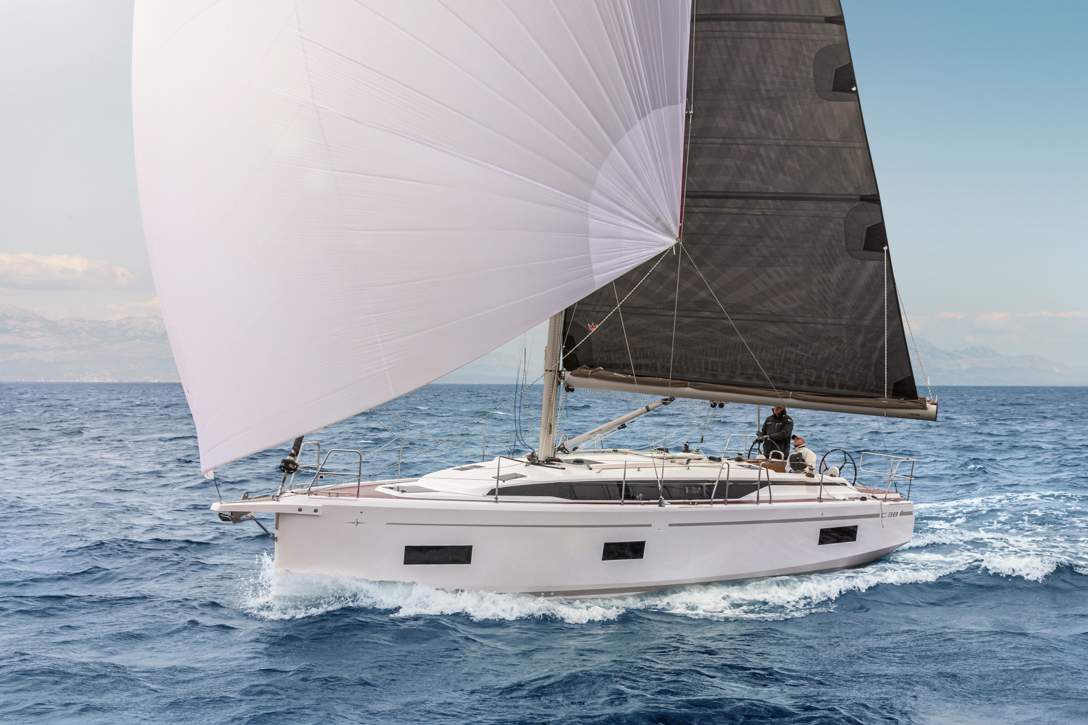 Bavaria C38 Exterior - 9.jpg